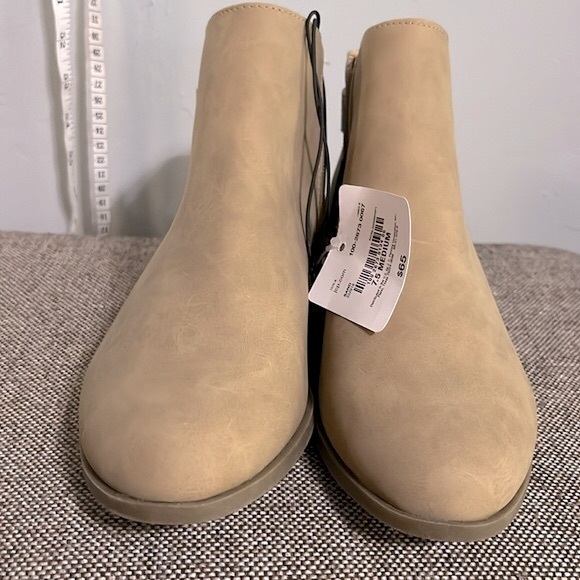 St. John’s Bay tan suede ankle boots, size 7 1/2, NWT. - Picture 5 of 12